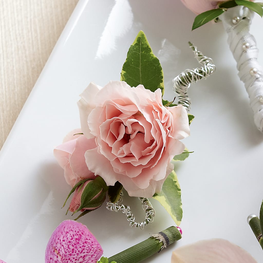 Pink Spray Rose Boutonniere – M & A FLOWERS AND EVENTS, South Gate CA
