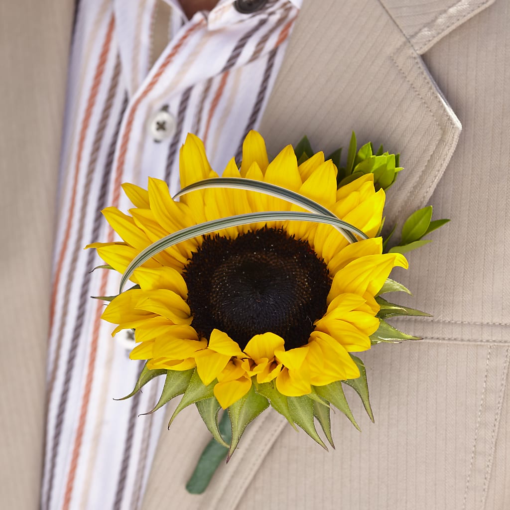 Free Spirit Boutonniere – M & A FLOWERS AND EVENTS, South Gate CA
